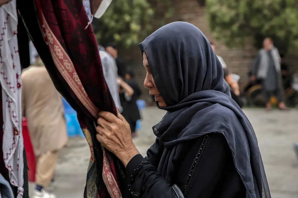 Órdenes de arresto del Tribunal Penal Internacional contra dos líderes taliban por la persecución de las mujeres