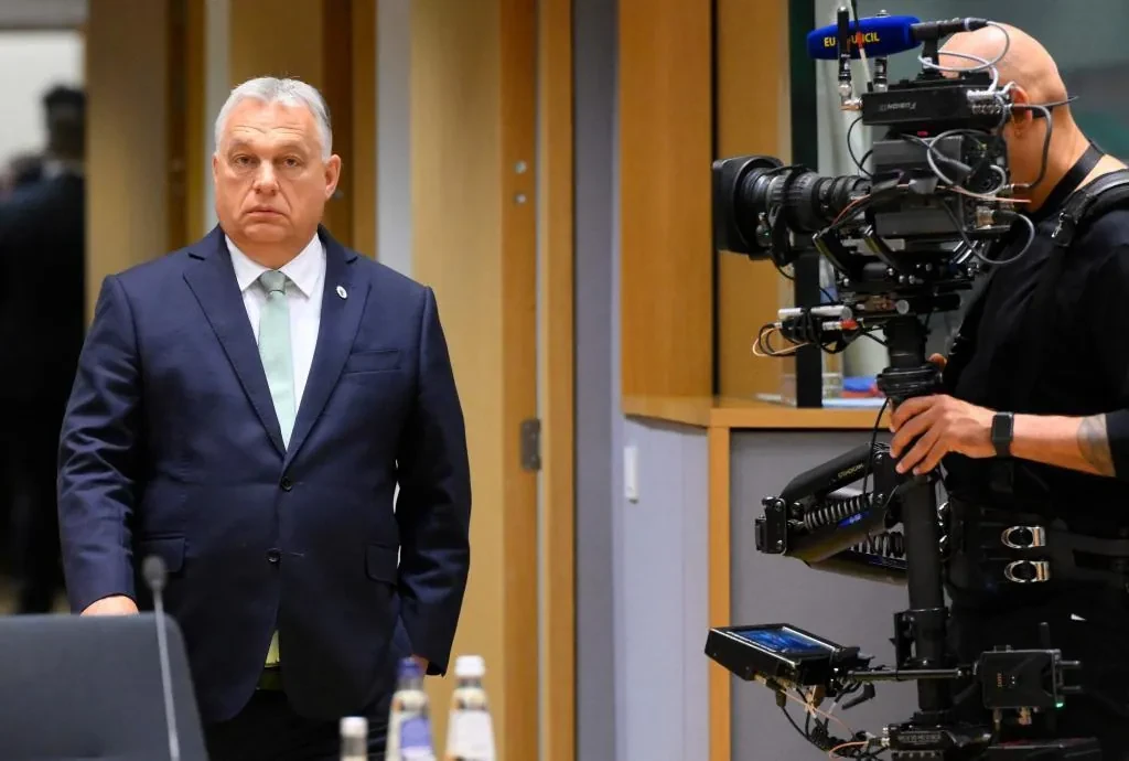 Orban pide a la Comisión Europea que no interfiera en sus 