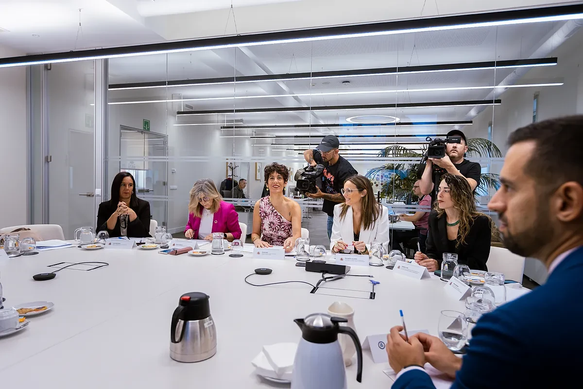 El Gobierno crea un grupo de seguimiento permanente con las grandes plataformas digitales para perseguir el odio