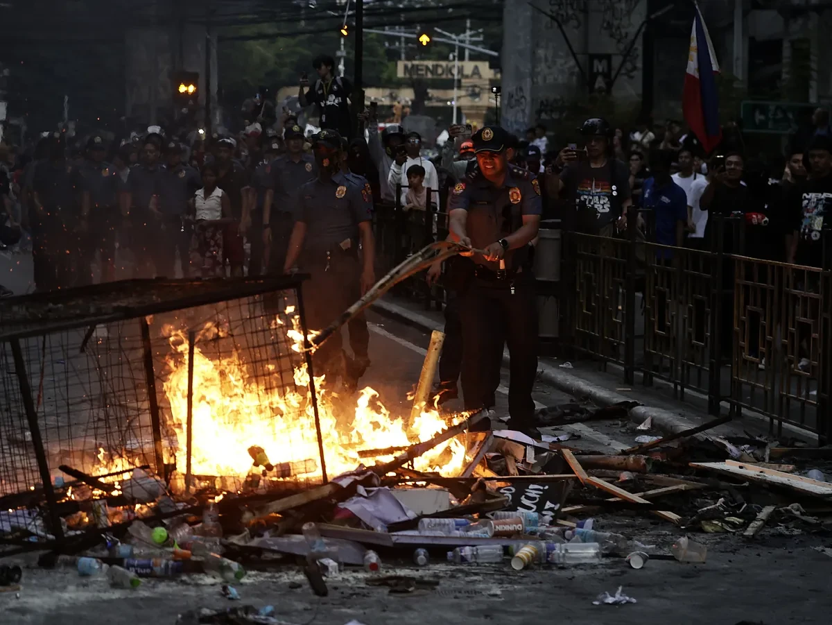 Miles de personas se manifiestan contra la corrupción en Filipinas con numerosos altercados en Manila