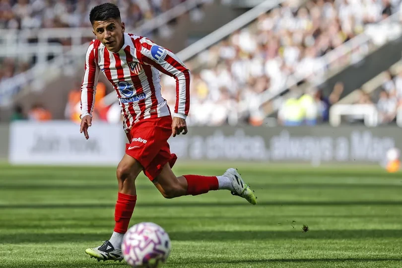 De vender frutas a ganar un Mundial: la extraña vida de Thiago Almada, un diablo para suplir al Ángel que le convenció para venir al Atlético
