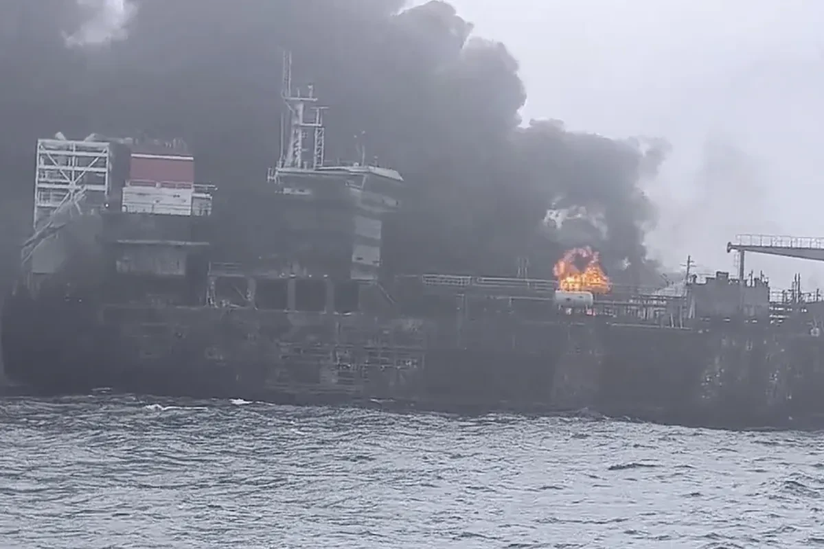 Un desaparecido tras el choque entre un carguero y un petrolero que amenaza con contaminar el mar del Norte