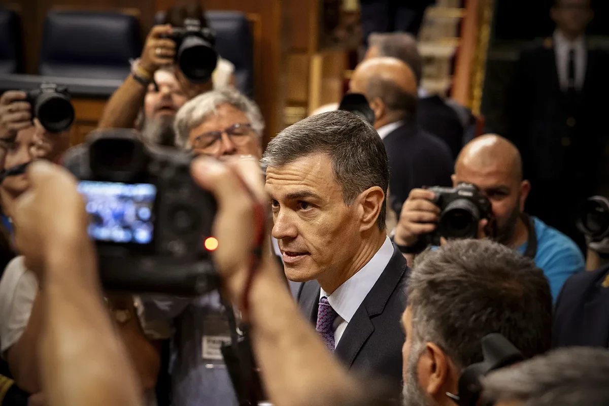 El CIS de Tezanos registra un desplome de la intención de voto para Sánchez de 7 puntos, aunque lo coloca ligeramente por encima del PP