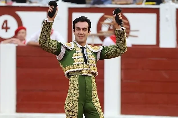 Tomás Rufo corta tres orejas y sale a hombros con La Quinta en Gijón, donde Fortes sustituye a Morante