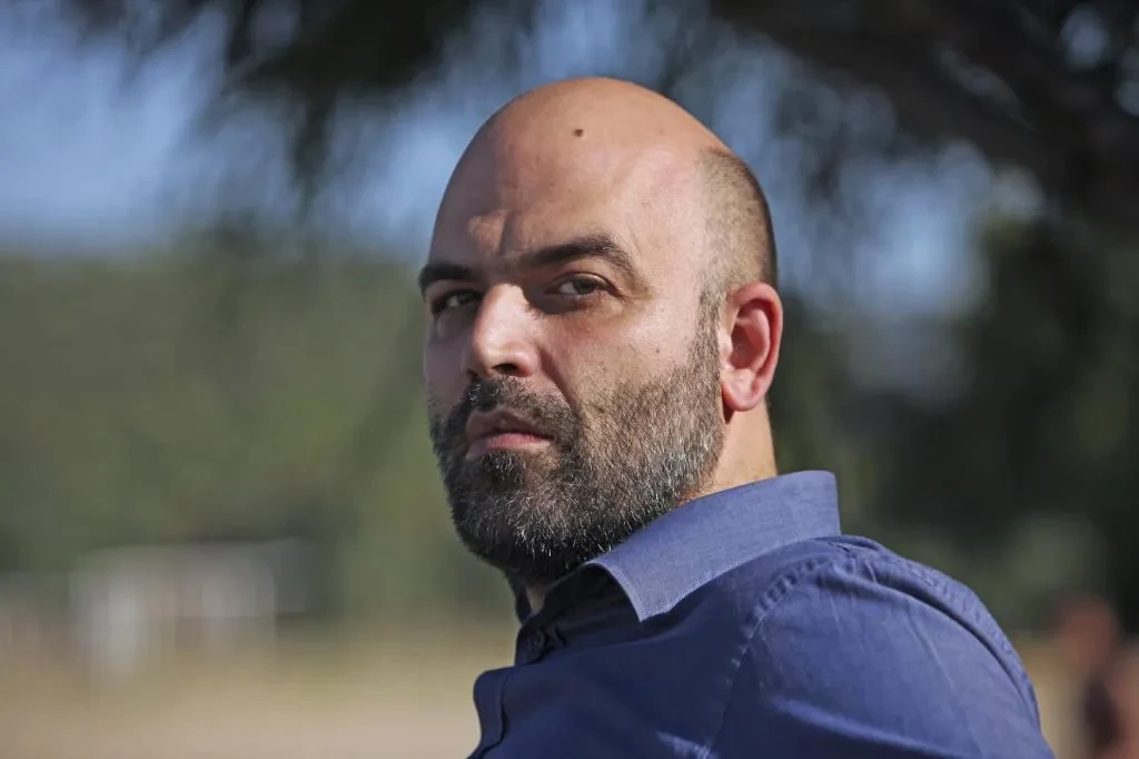 Roberto Saviano logra la condena de los dos mafiosos que lo amenazaron de muerte cuando comenzó a escribir