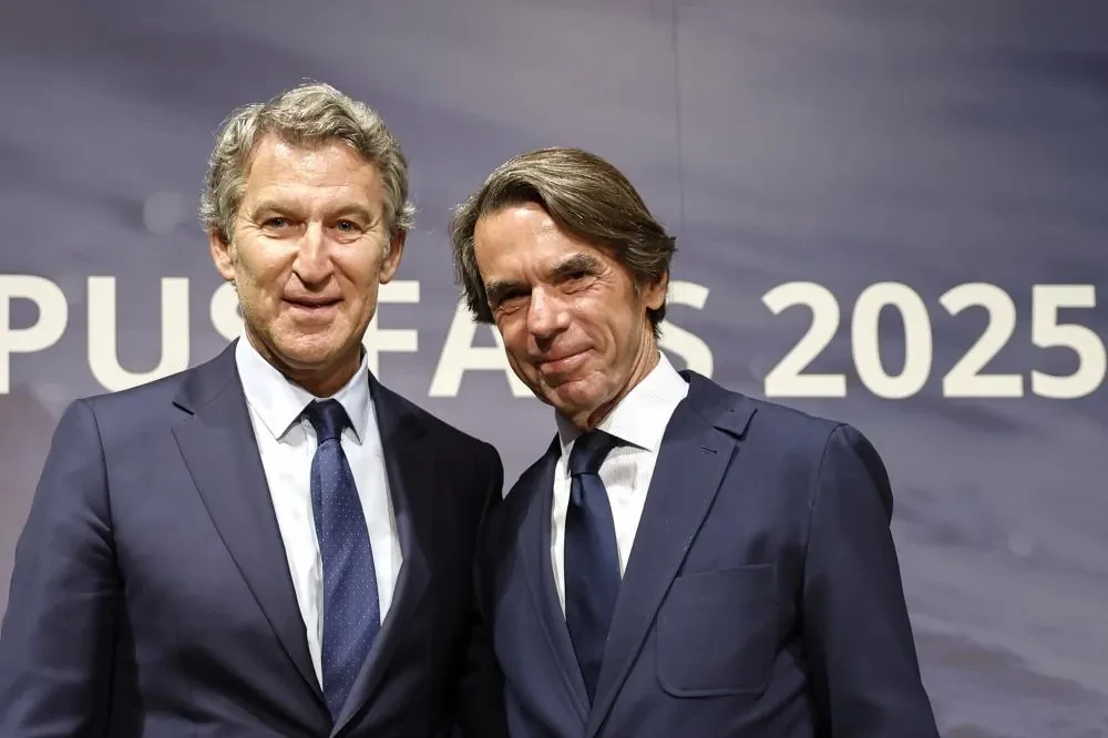 Feijóo y Aznar acusan a Sánchez de avivar la 