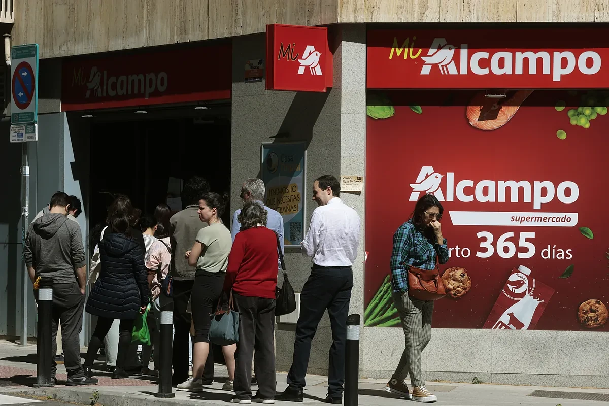 Alcampo propone reducir en 130 el número de despidos a cambio de ampliar a siete días la apertura de varios de sus centros