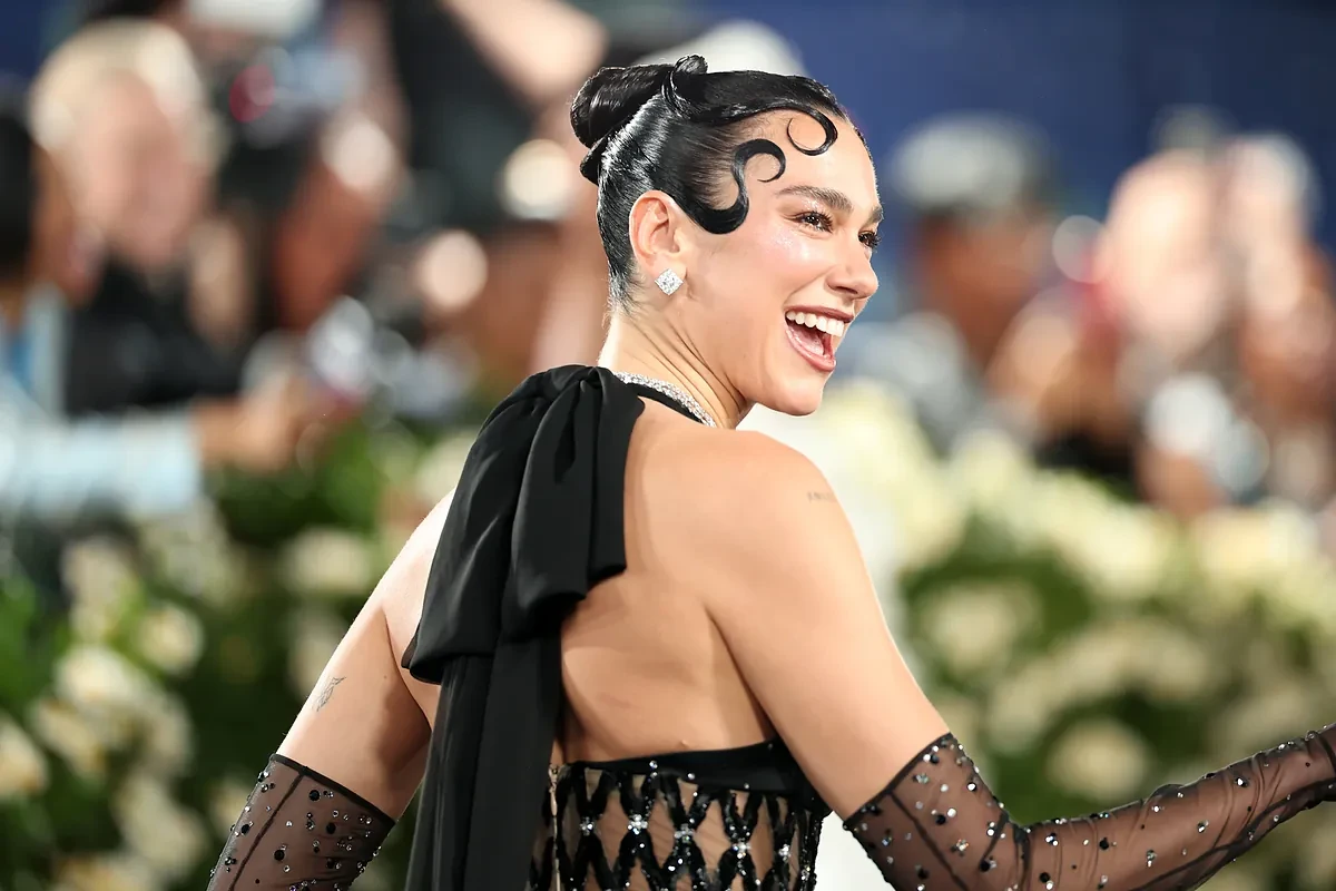 Desmaquillarse como Dua Lipa