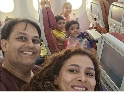 El último selfie de una familia antes del accidente del avión de Air India: 