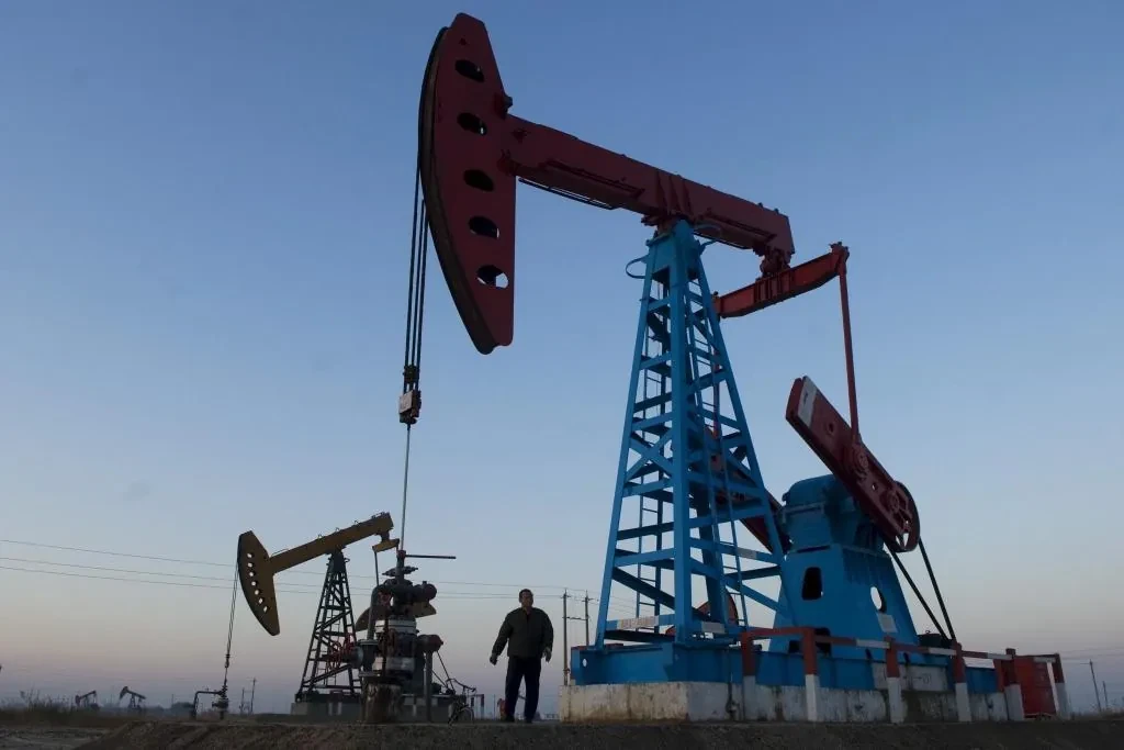 La AIE recorta radicalmente su previsión de la demanda de petróleo por la guerra comercial