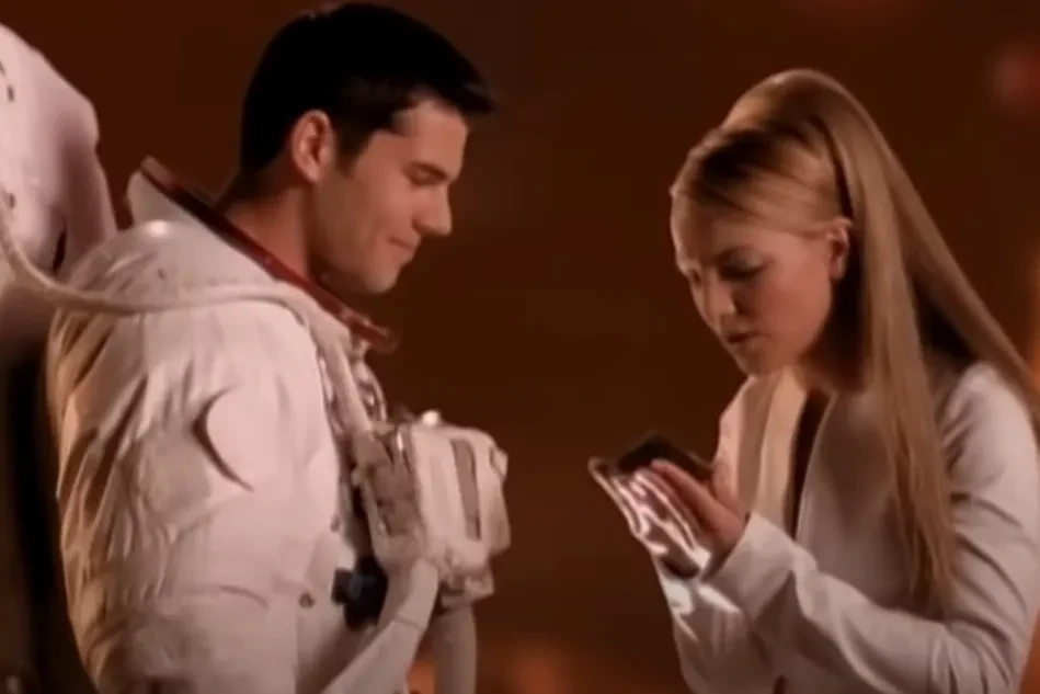 Hace 25 años se convirtió en el 'astronauta' más famoso y hoy es cirujano en Arizona: la historia del actor de Oops!...I Did It Again, de Britney Spears