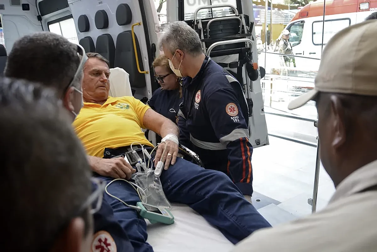 Bolsonaro, hospitalizado de urgencia en el norte de Brasil por 