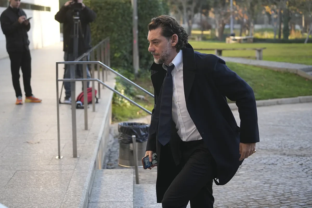 El desencuentro empresarial entre Isak Andic y su hijo Jonathan, al que retiró las riendas de Mango tras dos años al frente