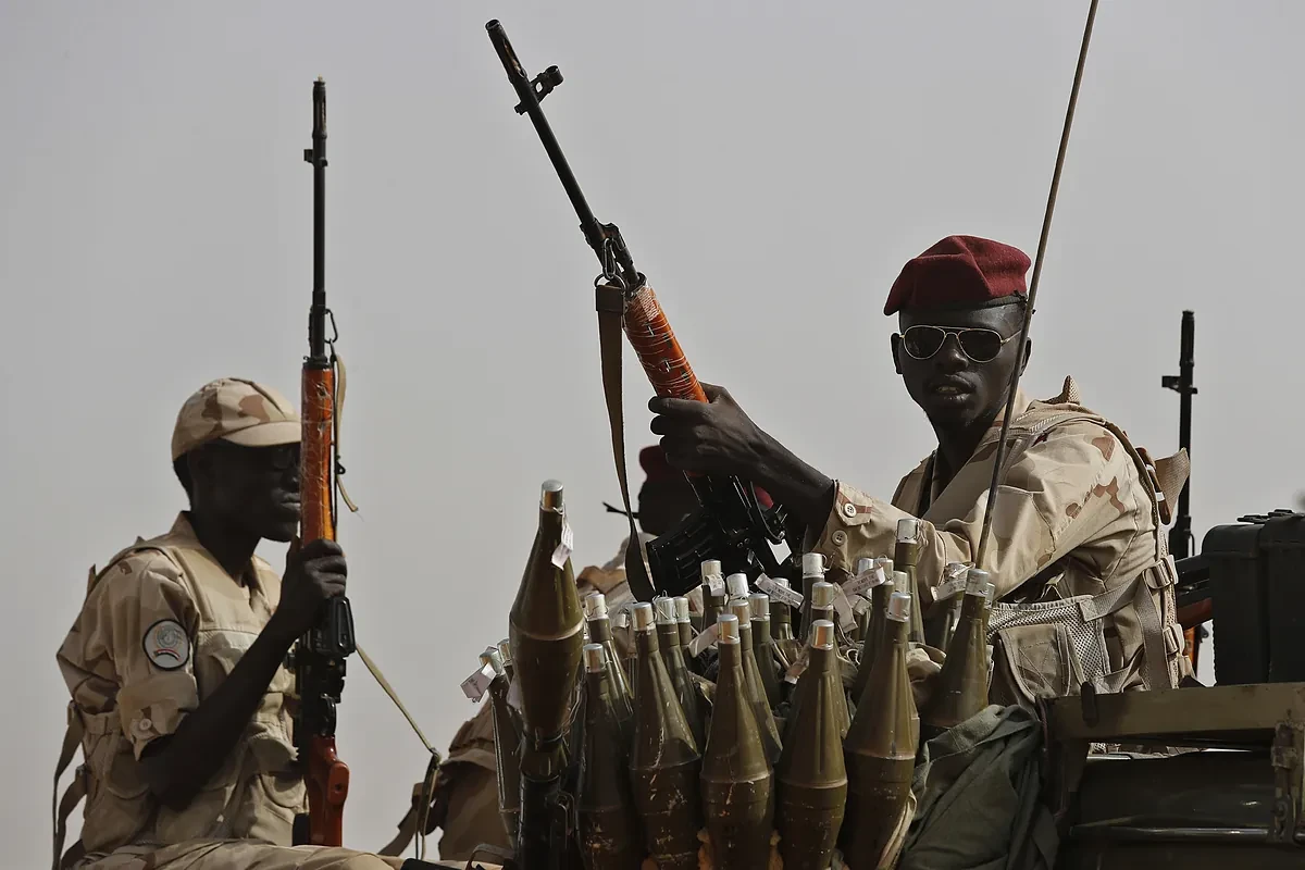 El Ejército sudanés derriba un avión emiratí con mercenarios colombianos