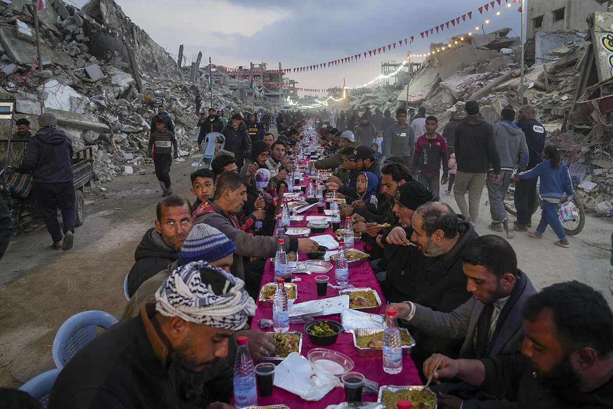 Israel detiene la entrada de suministros y mercancías en Gaza tras expirar la primera fase de la tregua