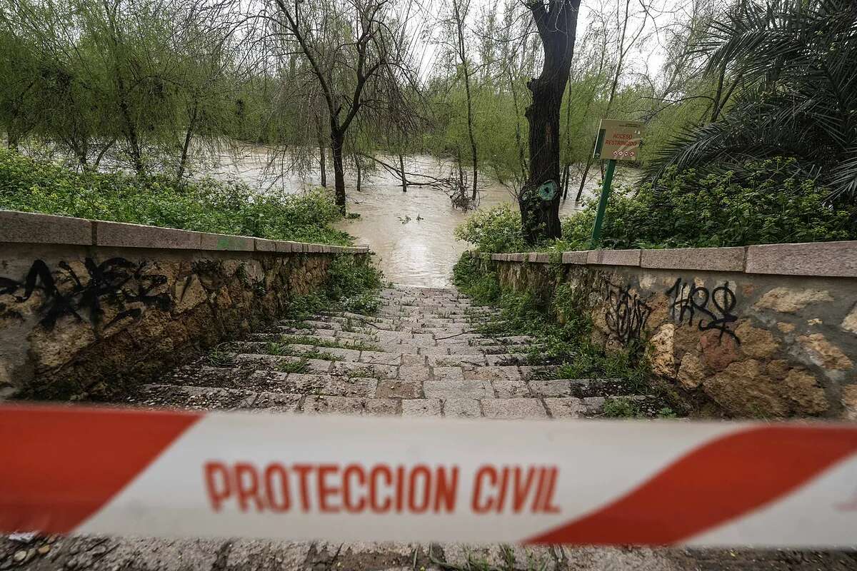 Alerta por temporal de lluvias en España, últimas noticias en directo: Córdoba capital decreta el nivel 1 de emergencia en las zonas inundables y Málaga suspende clases con el paso de la borrasca Laurence