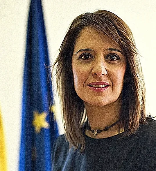 Eva Valle abandona el Banco de España y deja vía libre a su marido Alberto Nadal, el nuevo jefe económico del PP, para criticar a Escrivá