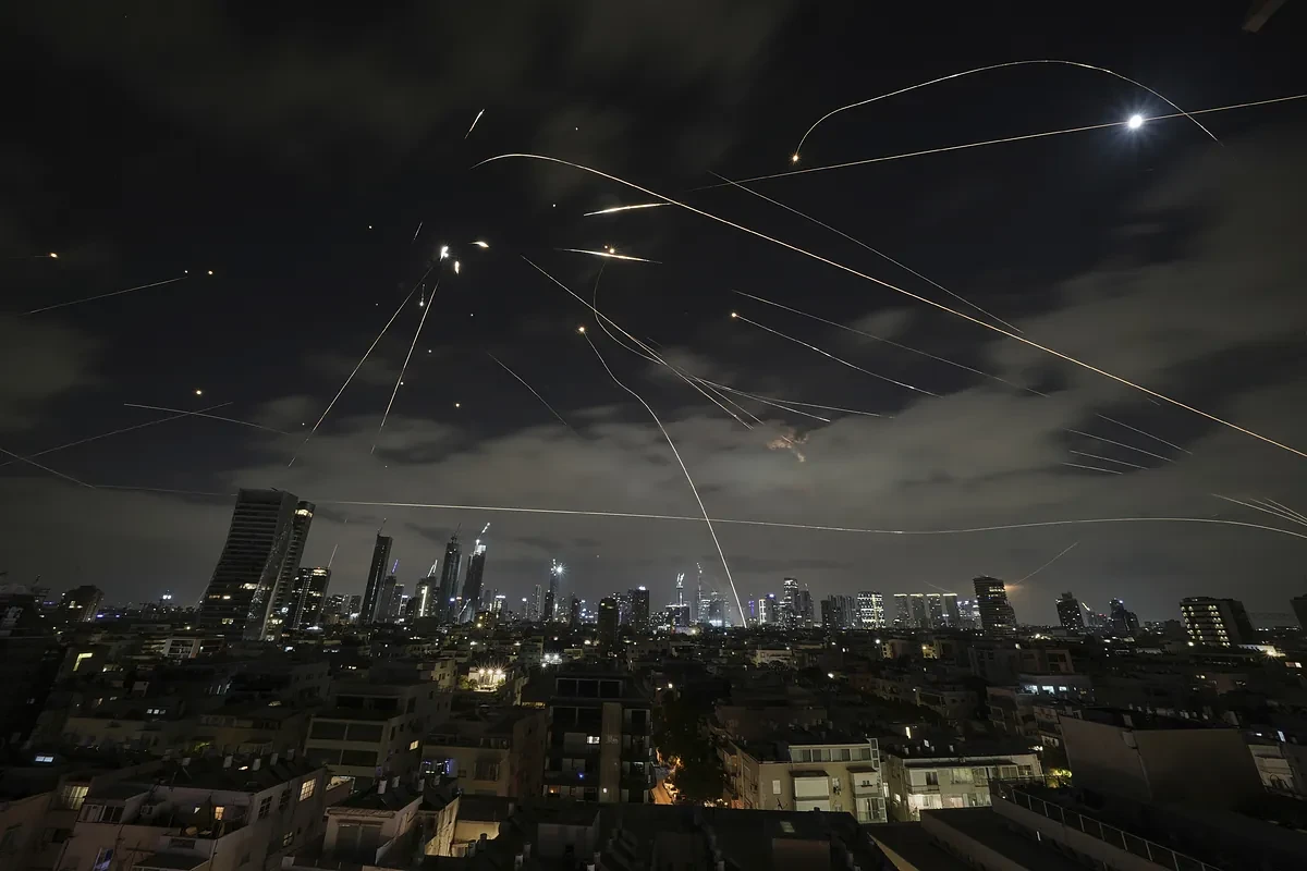 Israel intensifica los golpes y aprovecha su superioridad ante Irán