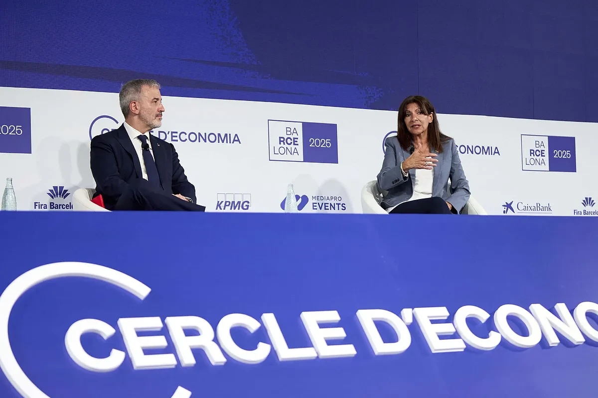 Los alcaldes Collboni (Barcelona) e Hidalgo (París) defienden la regulación del mercado de la vivienda y reclaman fondos europeos en la Reunión del Círculo de Economía