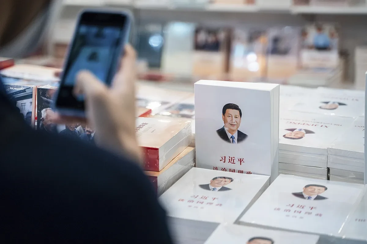 El best seller de Xi Jinping, el manual de resistencia del presidente que vivió siete años en una cueva
