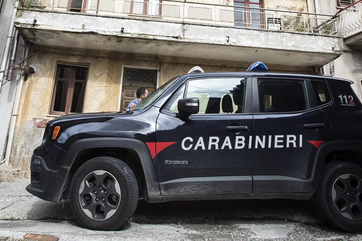 Dos hermanos matan a su padre y lo guardan en un arcón envuelto en celofán porque se negaba a darles su pensión