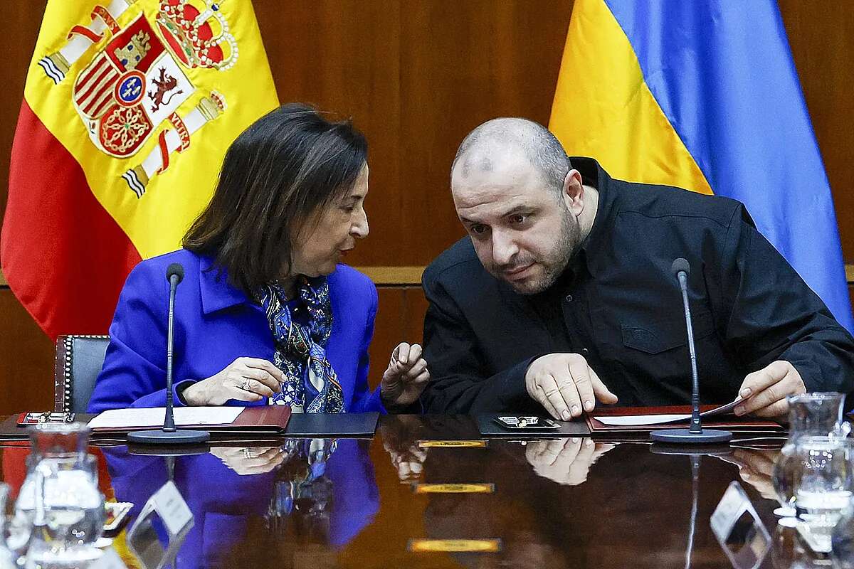 Bruselas revienta el intento de Sánchez de dilatar las decisiones en Defensa: pide una inversión 