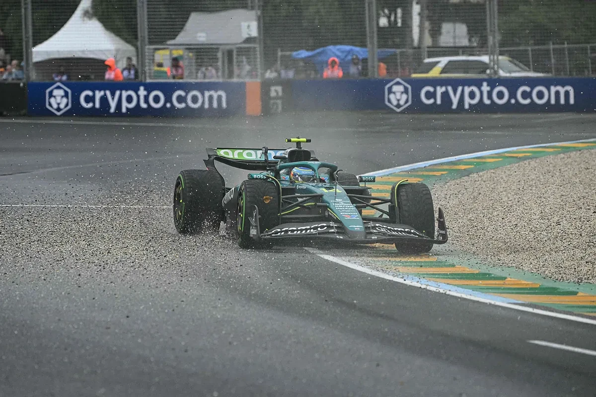 Primer error en 15 años de Alonso que le lleva contra el muro en plena carrera: 