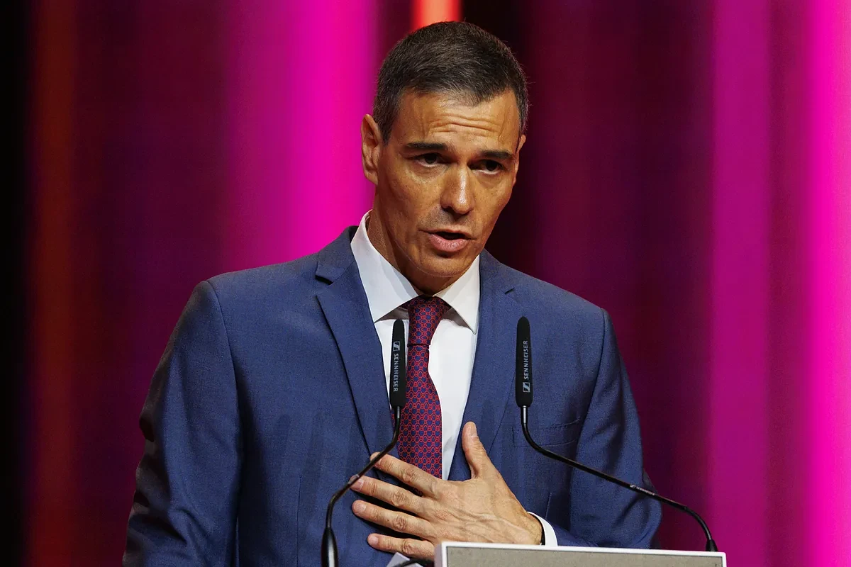 Sánchez explota el choque con los jueces para aglutinar a los suyos: 