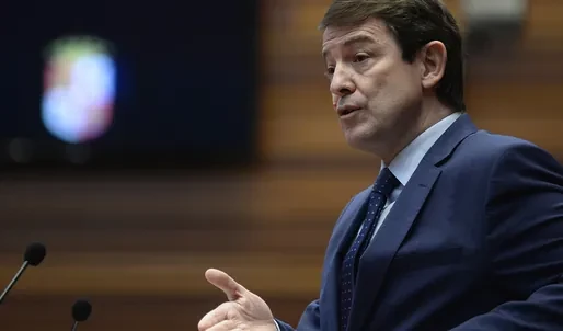 Mañueco tendrá que comparecer en las Cortes de CyL por los incendios antes de septiembre con la abstención del PP