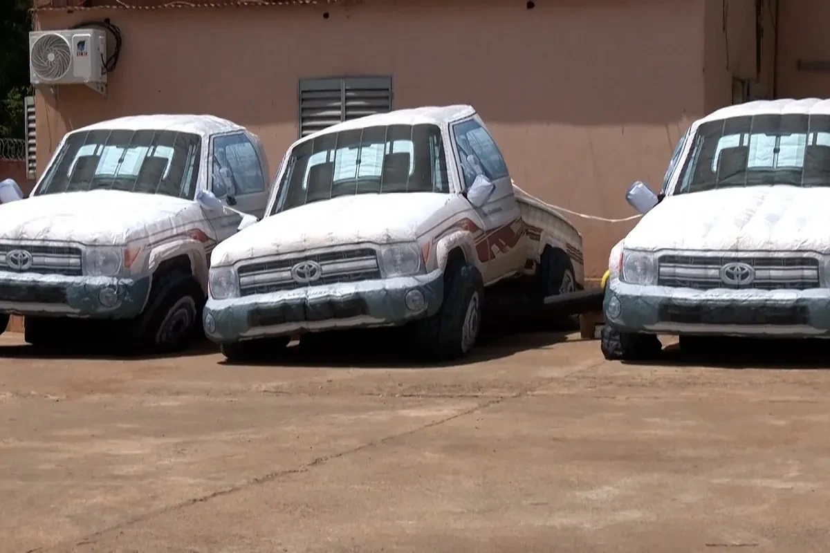 El truco de las guerrillas de Mali para despistar al Ejército: colocar Land Cruisers hinchables