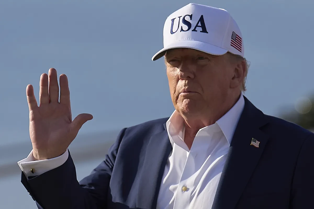 Trump avisa de aranceles adicionales del 10% a 