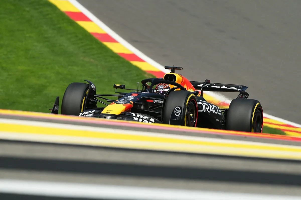 Verstappen ofrece el primer regalo a Mekies y Sainz acaba sexto en la 'sprint race' de Spa