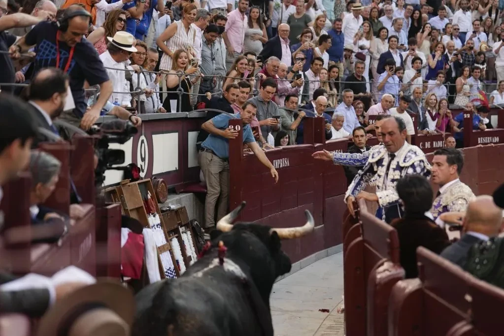 Tres toros saltan al callejón en Las Ventas: a Diego Ventura se le escapa su vigésima Puerta Grande