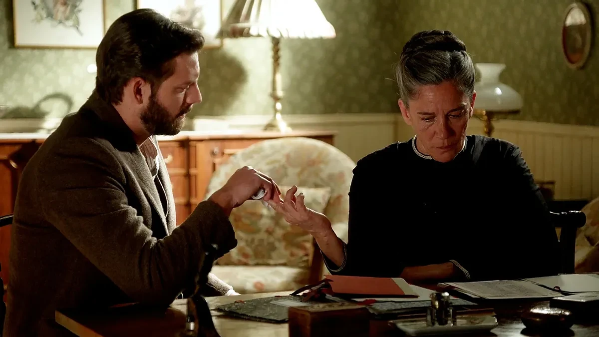 'La Promesa', avance del capítulo del martes 1 de julio: Petra le cuenta a Samuel el nombre de su verdadero amor
