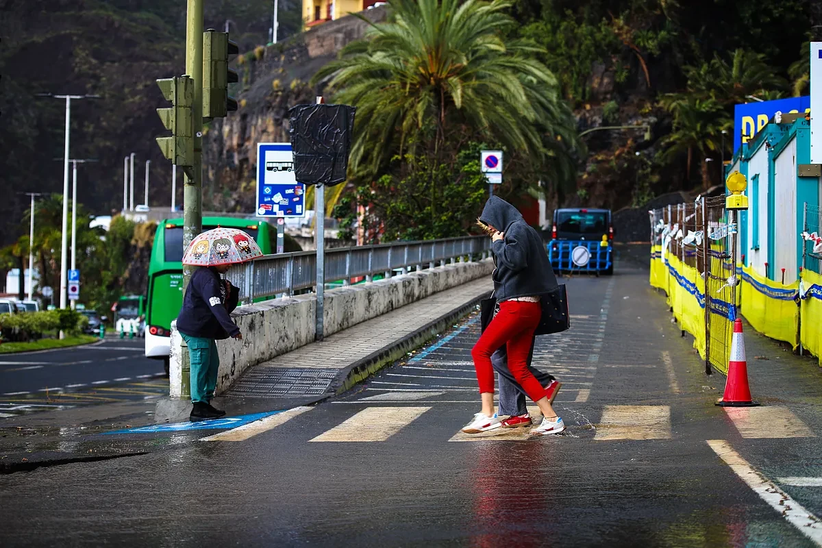 Canarias declara desde este miércoles la alerta por fuertes lluvias ante la llegada de la borrasca Olivier