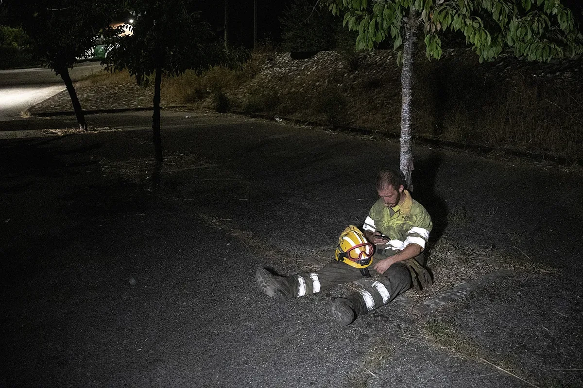 La precariedad de los bomberos forestales que apagan España: 