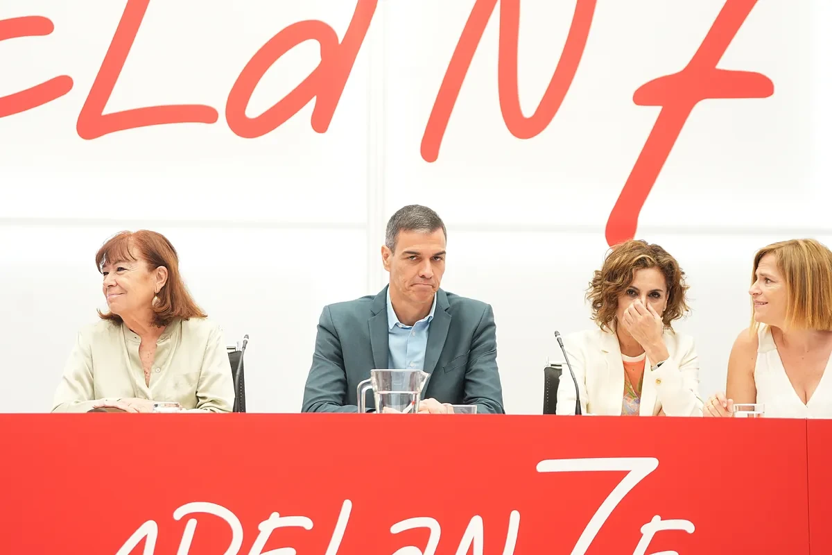 Los tres 'castañazos' de Sánchez en la UE en cinco horas: ni Eurogrupo, ni sus obstáculos a la OPA, ni pago completo de fondos
