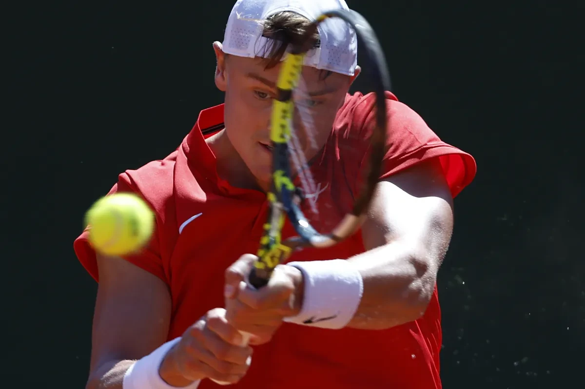 Rune vence a Carreño y adelanta a Dinamarca con un punto de notable importancia en la eliminatoria