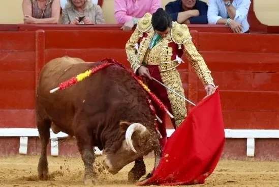 Morante de la Puebla sigue intratable con su antológica temporada: torerísima y rotunda tarde en El Puerto de Santa María