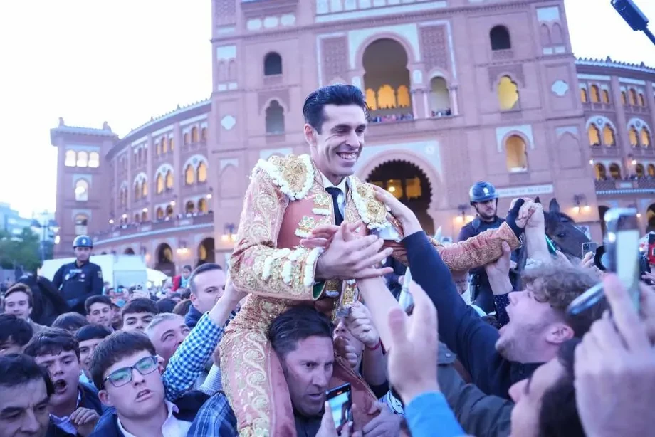 El sueño de Misterio impulsa a Talavante por una Puerta Grande de guante blanco en Las Ventas