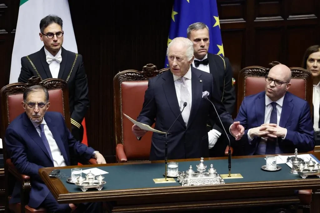 El rey Carlos III hace una defensa de la unión europea en su histórico discurso ante el Parlamento italiano, el día de su 20º aniversario de boda con Camilla