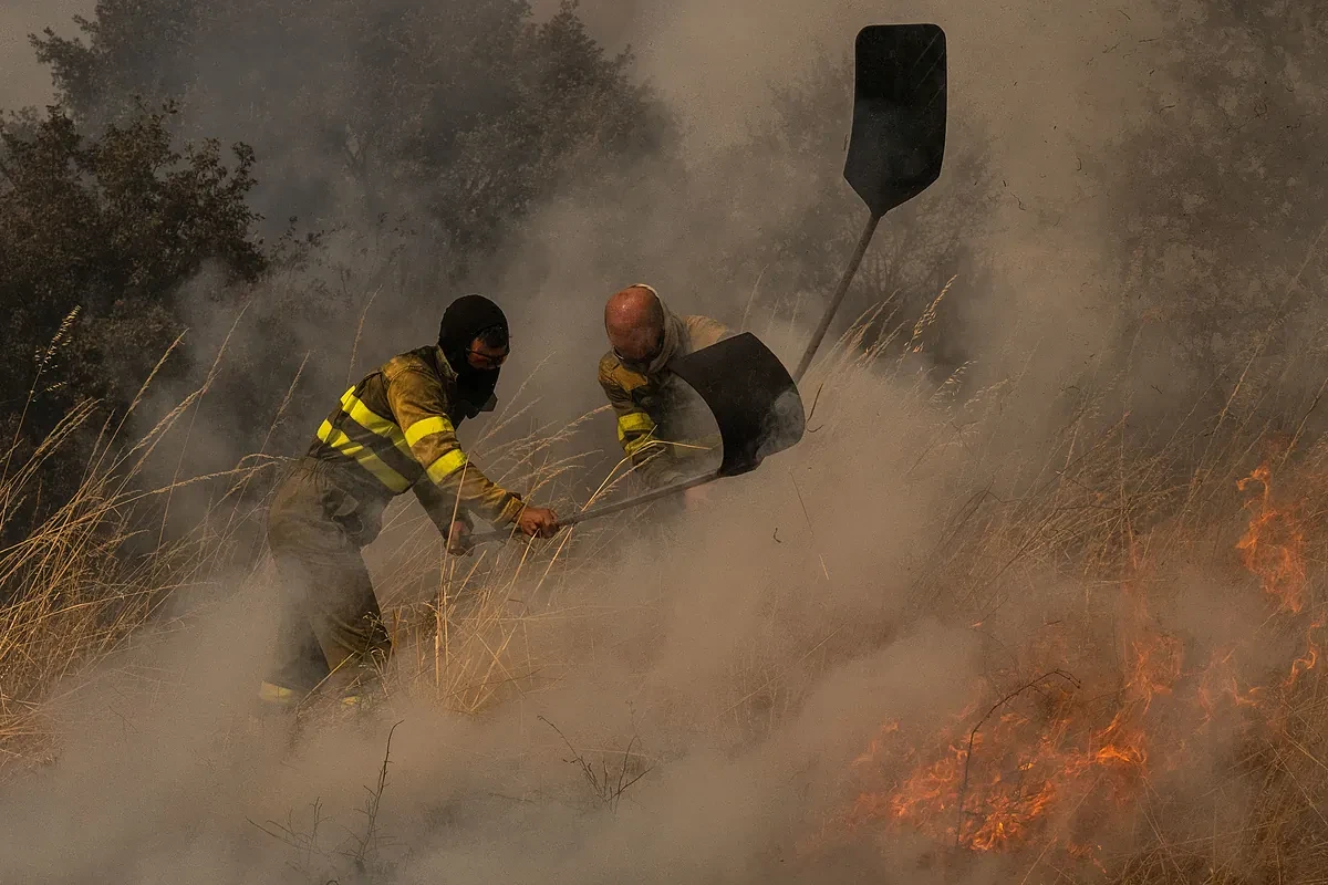 Muere un voluntario que combatió el incendio de Salamanca, pero la Junta niega la vinculación con la 