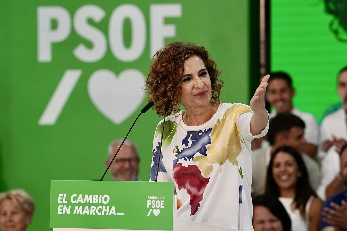 Montero carga contra Juanma Moreno por los errores en el cribado del cáncer de mama: 