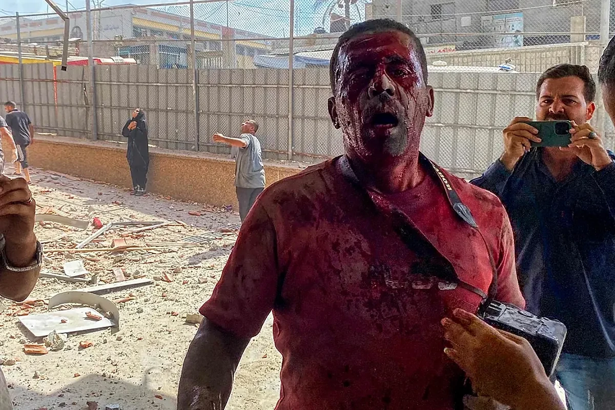 Israel bombardea a equipos de emergencia y periodistas cuando trabajaban en el hospital Nasser
