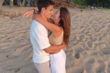 Álex González comparte las primeras fotos con su novia Camila Rojido, con quien sale desde hace dos años