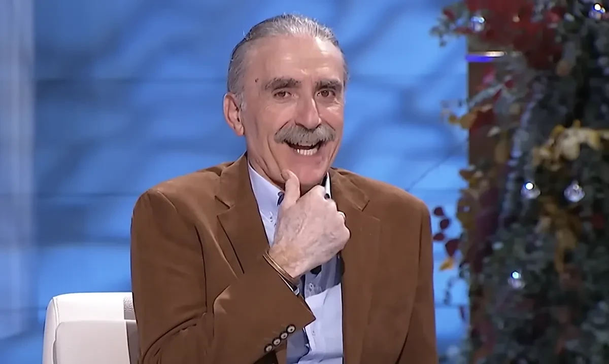 La vida personal de Juan y Medio: su verdadero nombre, cuánto cobra como presentador y su historia de amor secreta con Lolita