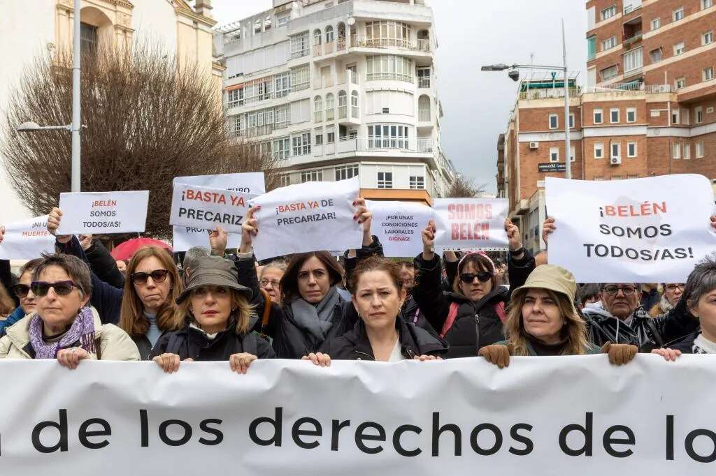 Una manifestación condena en Badajoz el asesinato de la educadora social y pide más protección para estos trabajadores