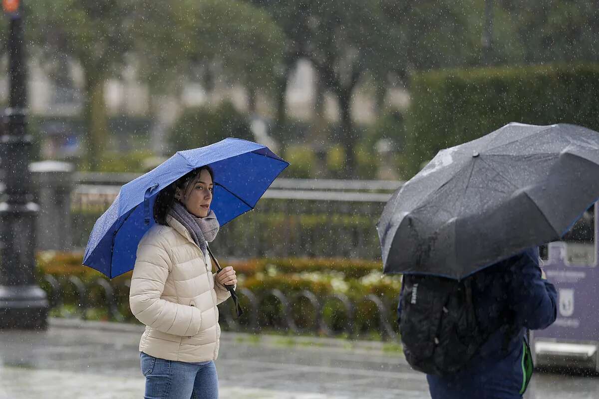 El temporal  en España causado por la borrasca Martinho, en directo | El fuerte viento de más de 100 kilómetros por hora activa la alerta naranja en varias comunidades