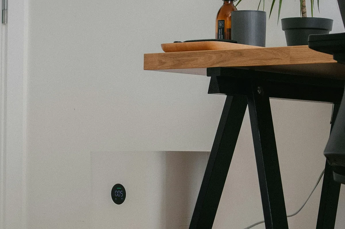 Ni velas ni ambientadores: el aparato que deberías tener en casa para evitar malos olores y eliminar el polvo