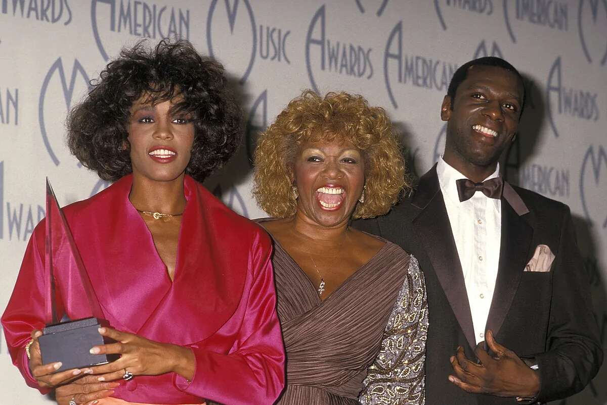 Qué fue de los hermanos de Whitney Houston que heredaron su fortuna y aún hoy viven del legado de la cantante